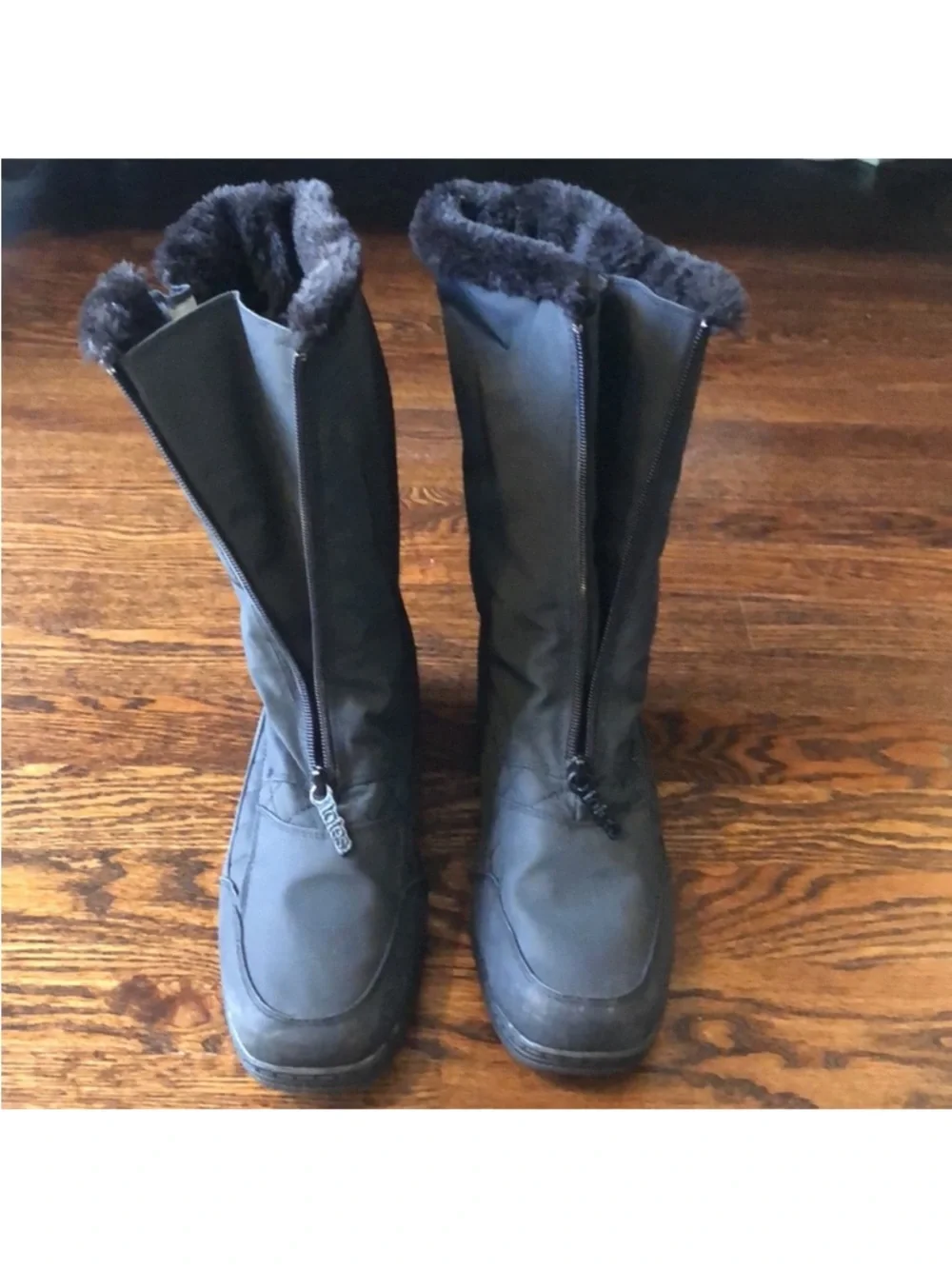 Totes Women’s Winter Furry Black Waterproof Outdoor Boots Size 10